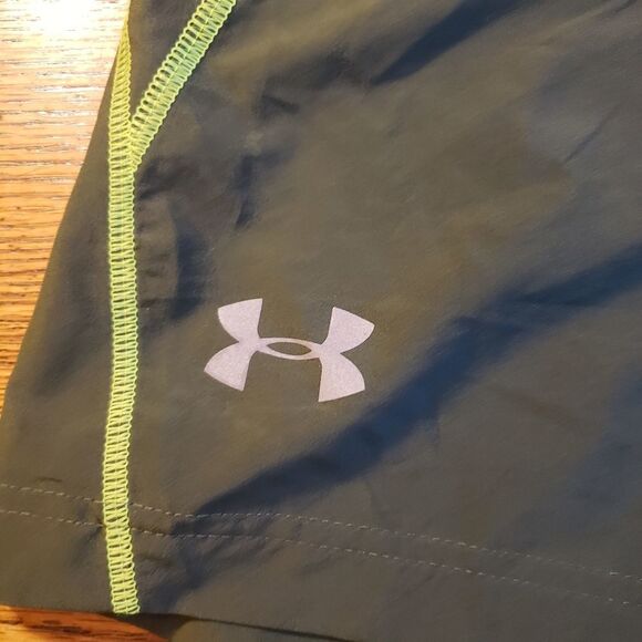 Under Armour UA HeatGear Fitted Running Shorts Men’s Medium Green Reflective - Picture 8 of 10